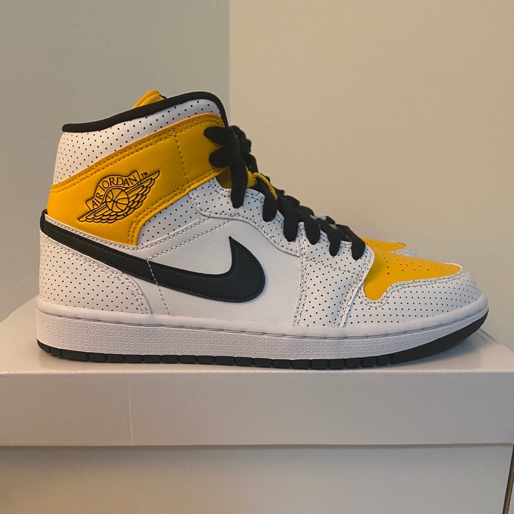 Nike 🛑SOLD🛑Air Jordan1 Laser Orange Women Size9